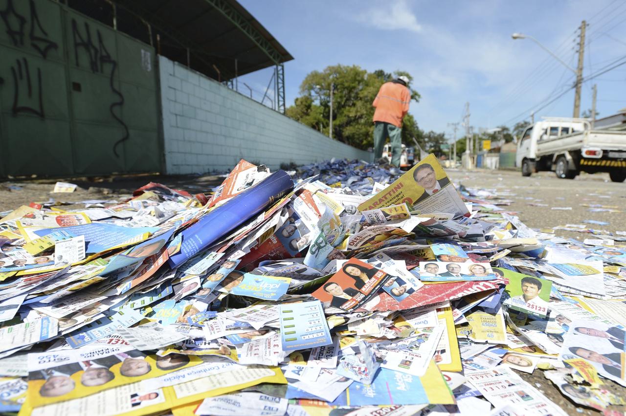 A limpeza começou na manhã de hoje - ERICK PINHEIRO